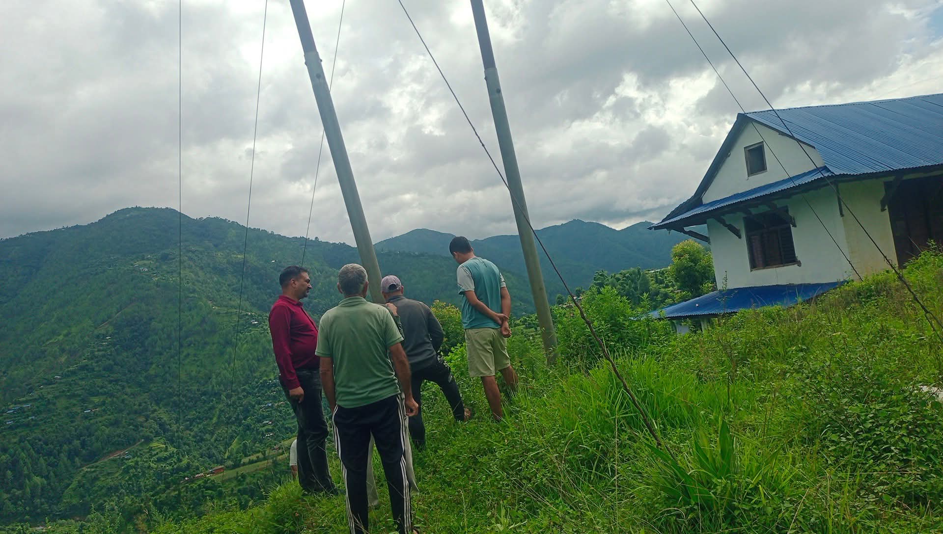 झिमरुक गाउँपालिकामा विद्युत लाइनमा हुने समस्या समाधान गर्न संयुक्त अनुगमन 