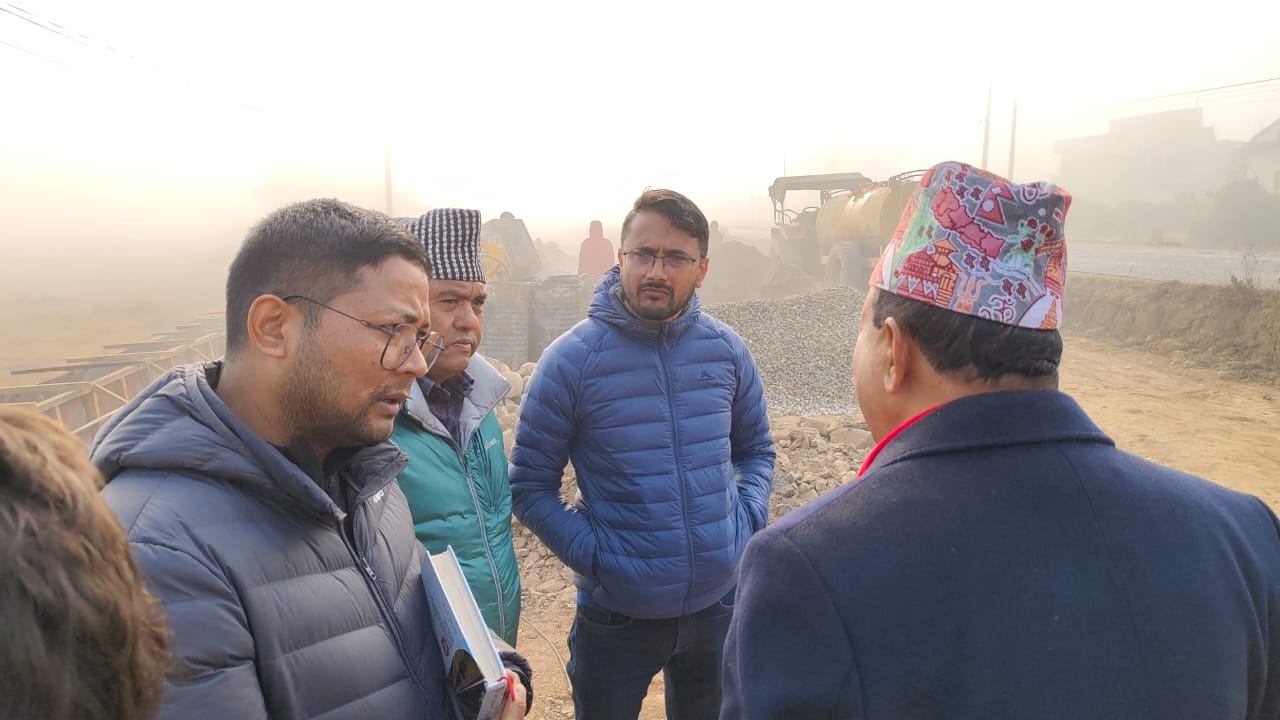 घोराही–तुलसीपुर चारलेन सडकको प्रगति अनुगमन गर्न महासचिव पोखरेल निर्माणस्थलमा