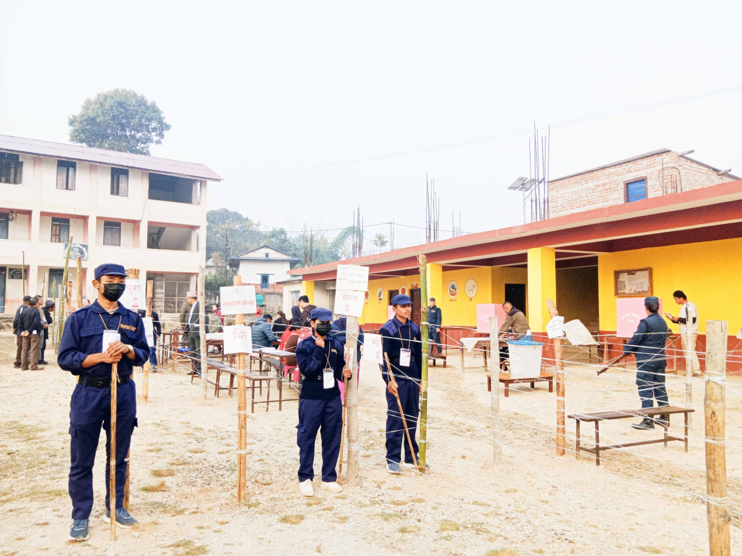 प्यूठानमा शान्तिपूर्ण मतदान जारी