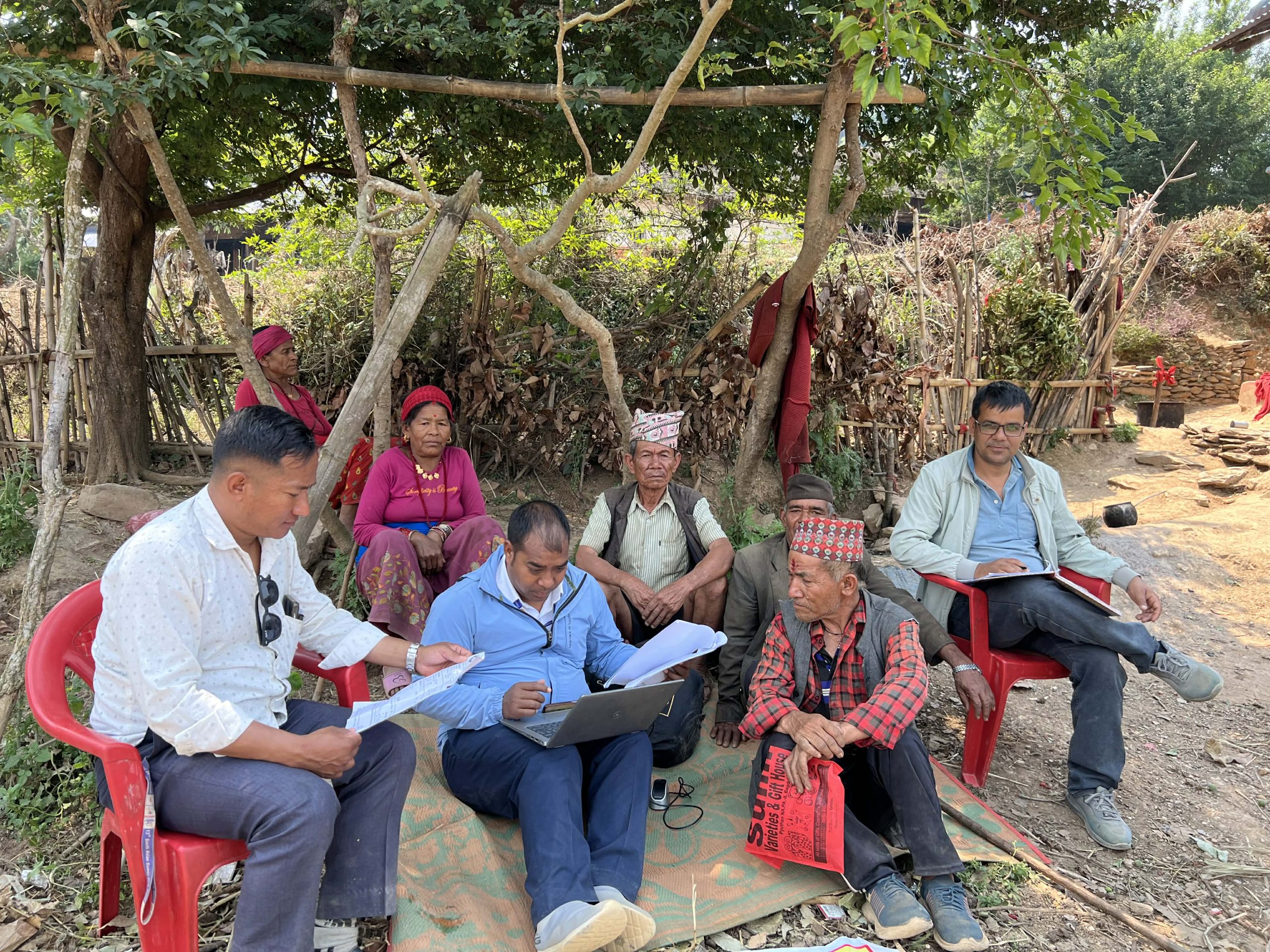 झिमरुकमा गाउँमै पुगेर छुटेका जेष्ठ नागरिक, अशक्त र अपांगहरूको बायोमेट्रीक लिन सुरु
