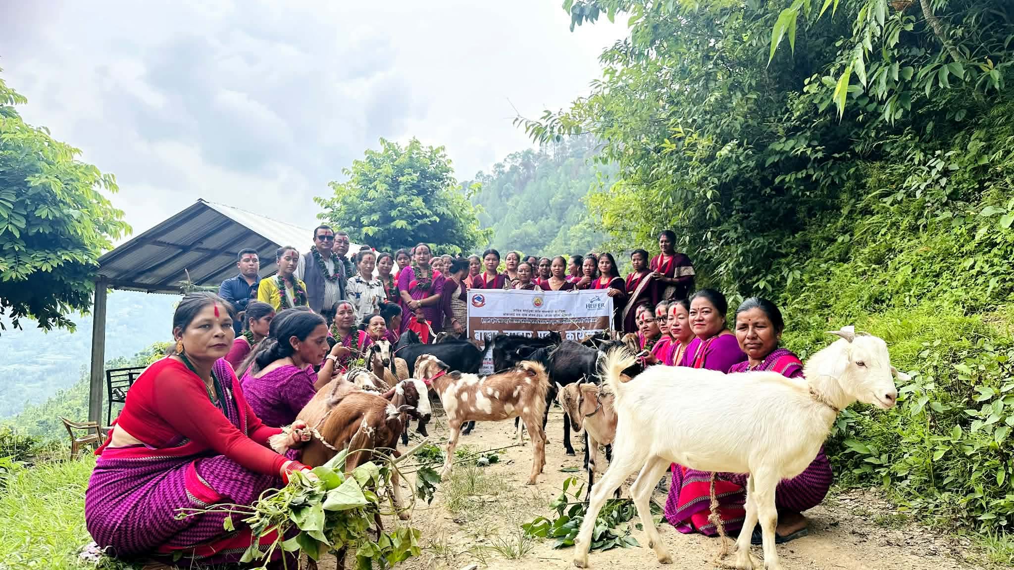 समुहका १८ जना सदस्यले पाए बाख्रा उपहार