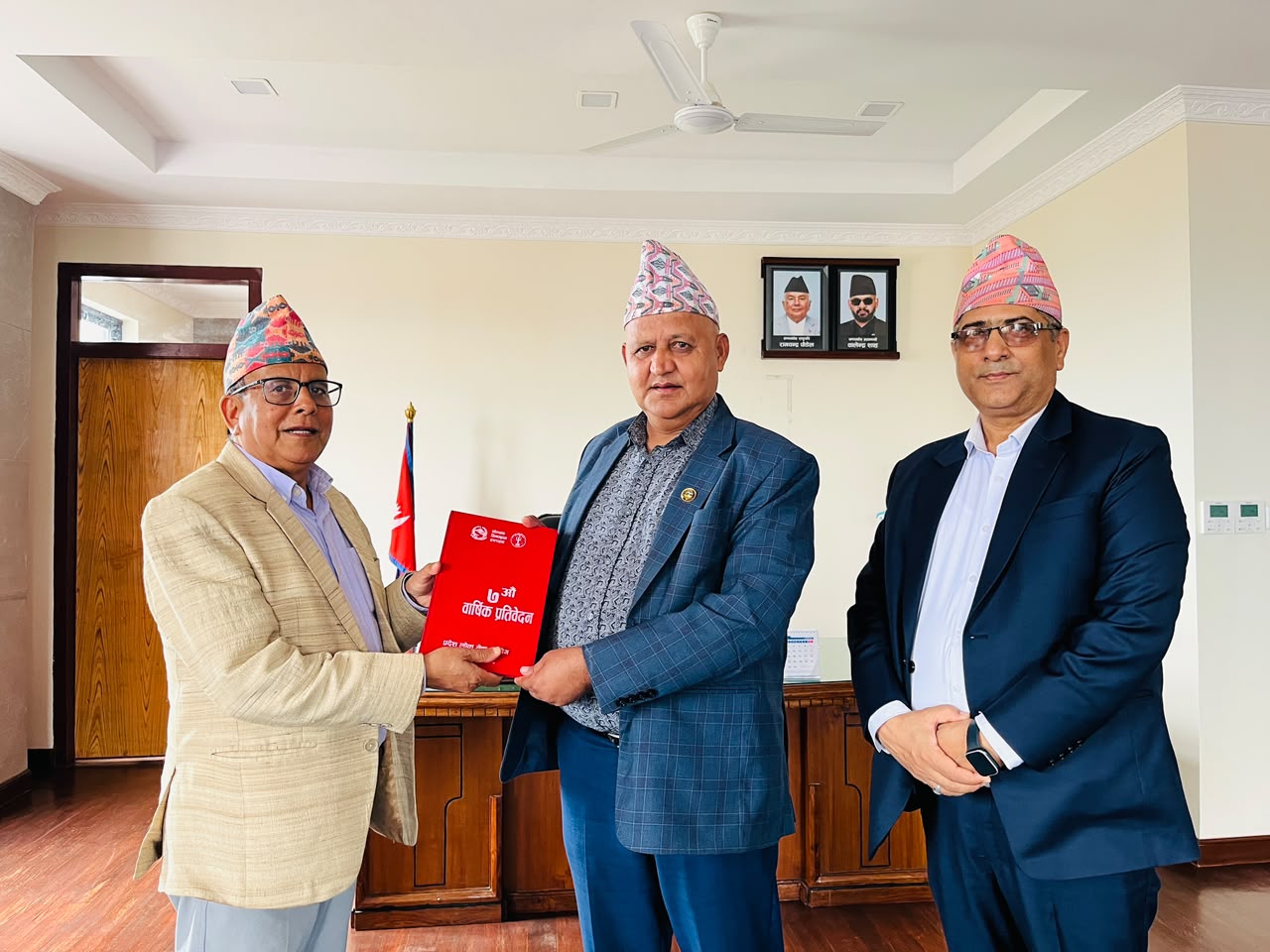 लोक सेवा आयोगले बुझायो मुख्यमन्त्री आचार्यलाई सातौँ वार्षिक प्रतिवेदन