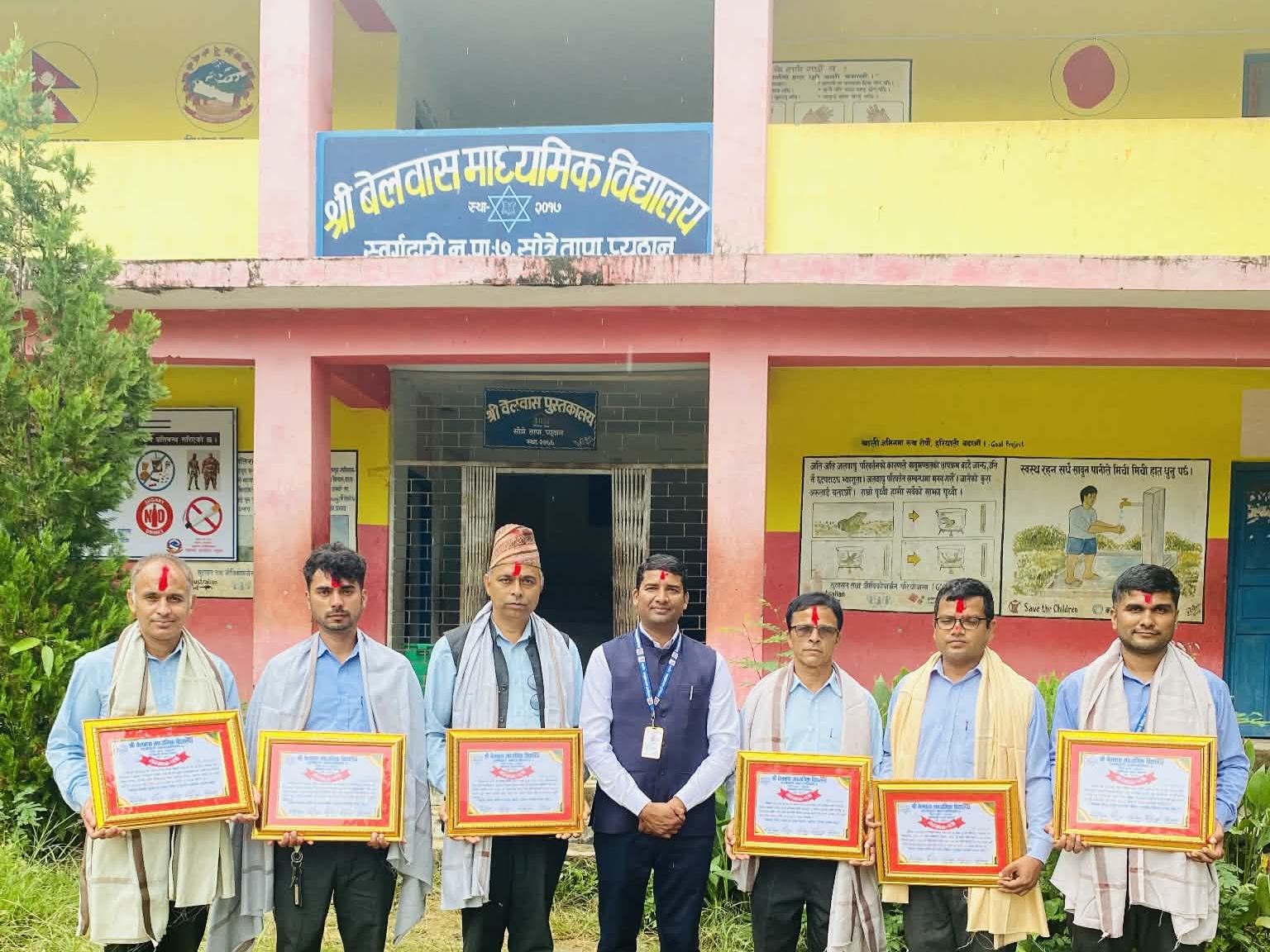शिक्षक तथा विद्यार्थीलाई विद्यालयको सम्मान